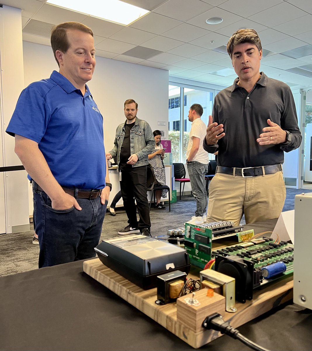 jimmyg's tweet photo. I shared the backstory of my collection of vintage Apple computers with eBay CEO Jamie Iannone this afternoon. He was a gracious host and I got some swag, a good day for a geek like me. @shanv https://t.co/7TItOmsIyz