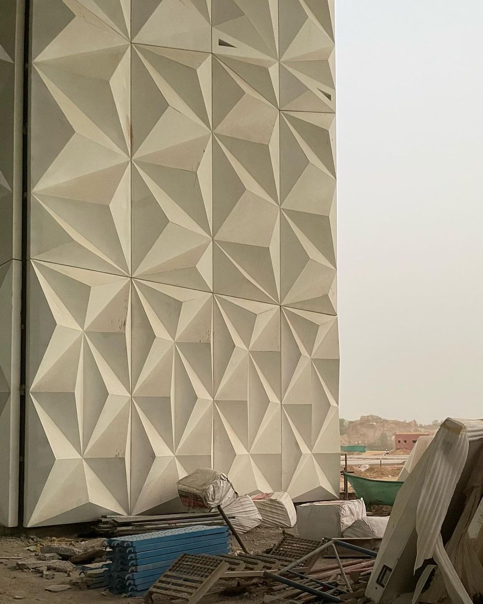 IndianTechGuide's tweet image. Biggest convention centre of India, IICC at Dwarka, Delhi is getting ready. 1st phase opening by 2024. @iiccdwarka