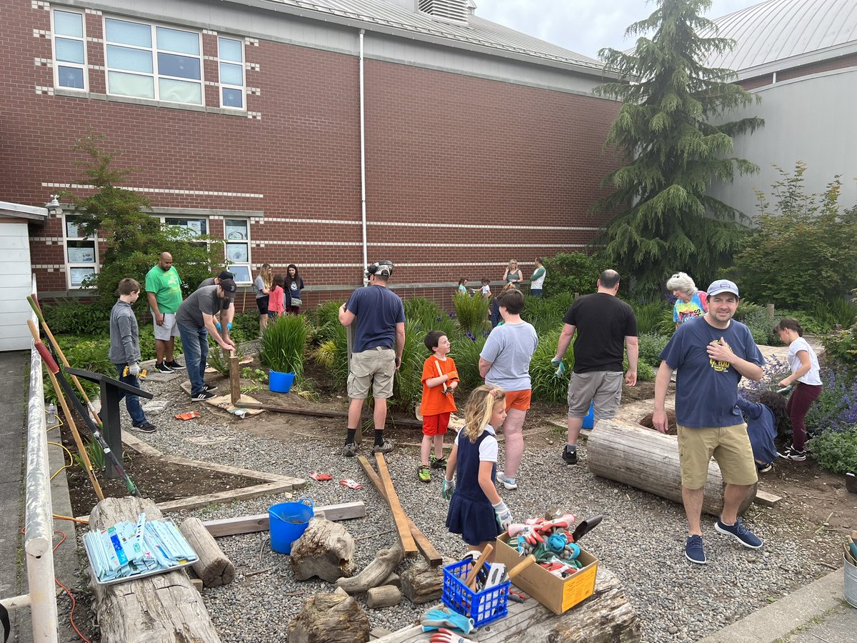 NatalieLearning's tweet photo. Students, parents, and staff working together in the rain garden during @ShermanSTEAM PBL night. We love our school community! https://t.co/V9C0vFWOqr