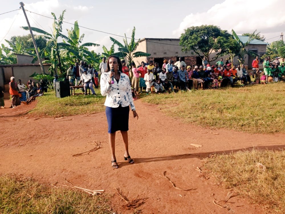NgambaSector's tweet photo. UBUKANGURAMBA KU KURWANYA RUSWA N'AKARENGANE 
Mu Murenge wa @NgambaSector habereye inteko y'abaturage yahujwe n'ubukangurambaga bwo kurwanya ruswa, Akarengane, ibiyobyabwenge n'inda ziterwa abangavu ku bufatanye na Association Urungano @Kamonyi ku nkunga ya @RwandaOmbudsman https://t.co/JOqm5hm4gH