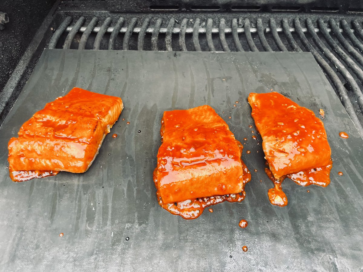 tonightsmeal's tweet photo. Jun 7: Gochujang glazed sockeye salmon with ginger/honey/soy fried green beans &amp; sesame bok choy salad.
#homecooking #keto #lowcarb https://t.co/zhdMt8Zl6c