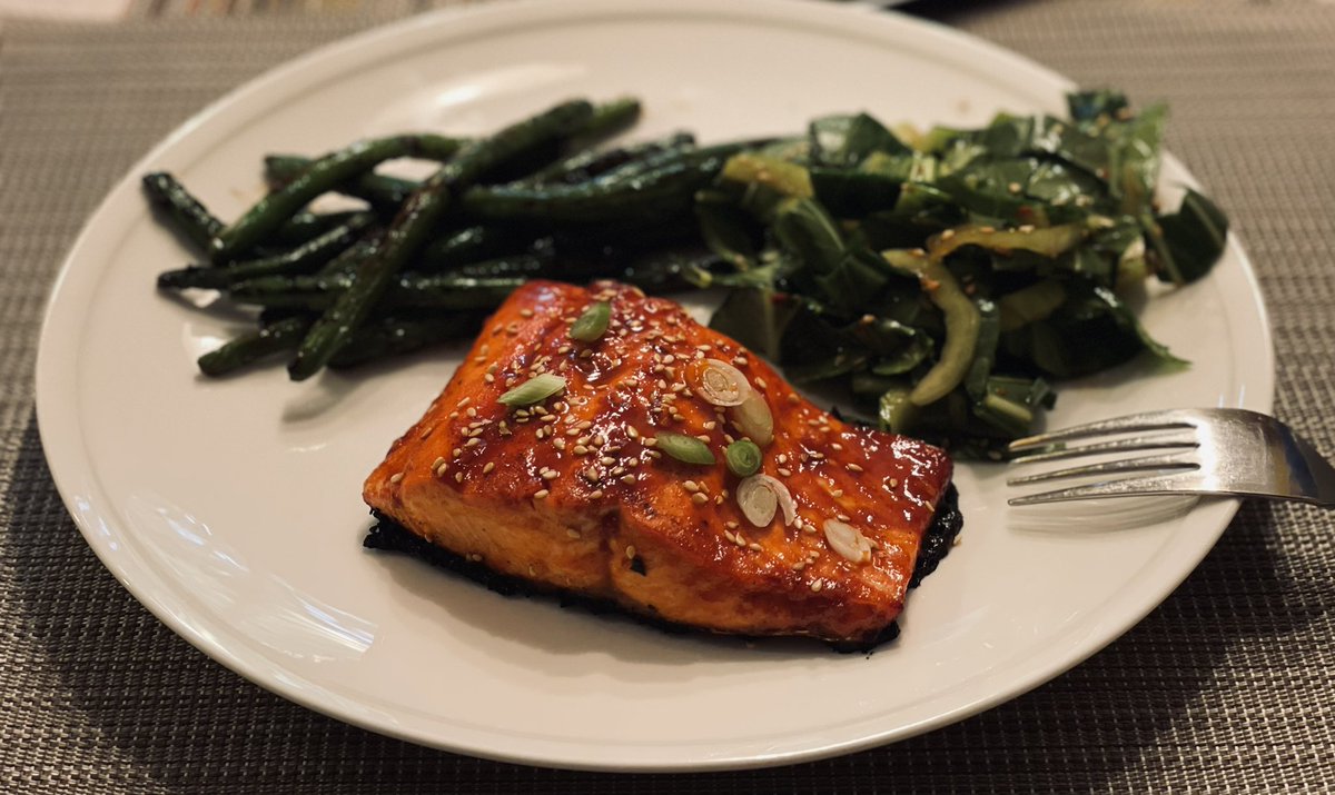 tonightsmeal's tweet photo. Jun 7: Gochujang glazed sockeye salmon with ginger/honey/soy fried green beans &amp; sesame bok choy salad.
#homecooking #keto #lowcarb https://t.co/zhdMt8Zl6c