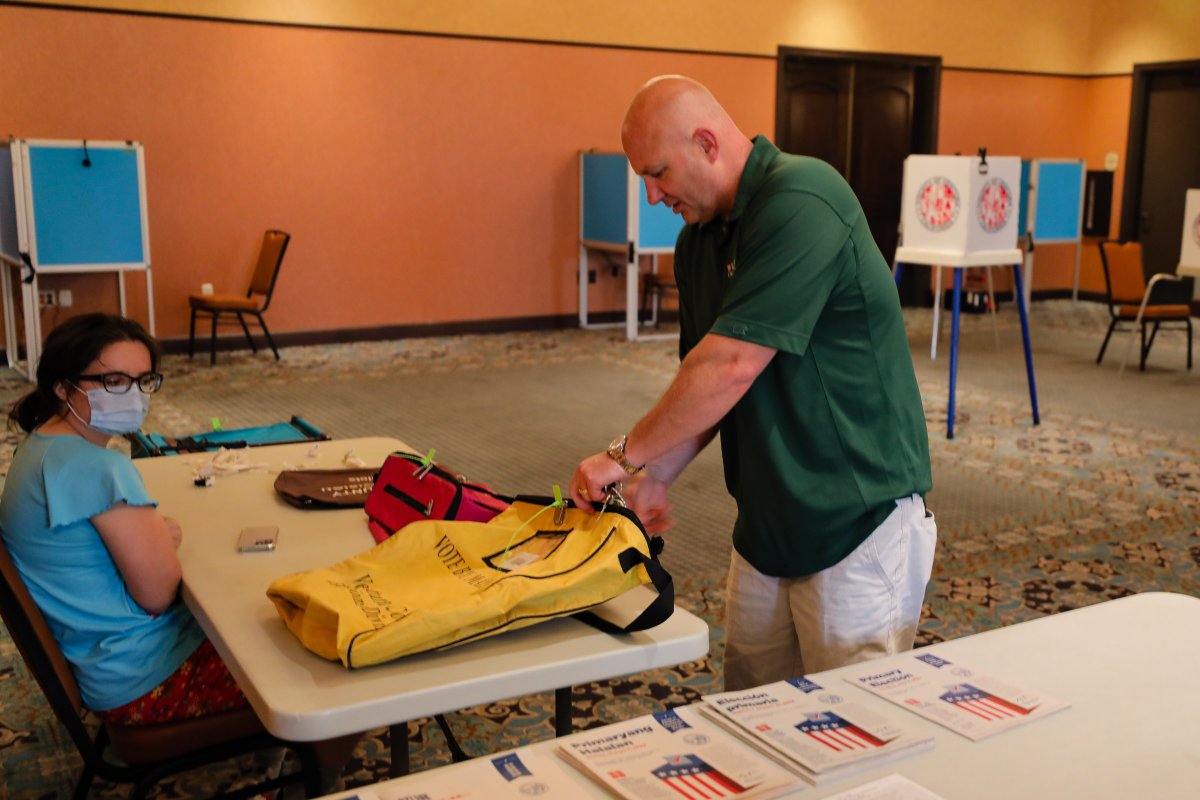 MoorparkAcorn's tweet photo. The Acorn Newspapers offers a very big thank you to the poll workers and everyone else who is working hard tonight to help ensure every vote is counted! They’ve been at polling places since May 28! Thank you for keeping our democratic process moving forward. @VCClerkRecorder https://t.co/7AKSwt8LQJ