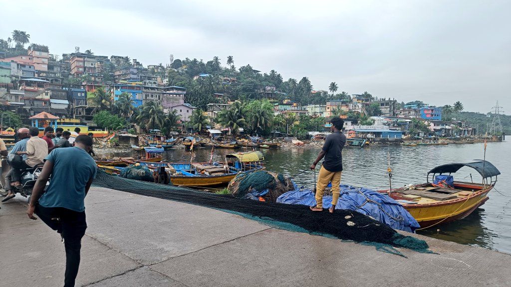 SU_MaheswarRao's tweet photo. Met with fishermen &amp; Youths today at Fish Landing Centre, Junglighat,Port Blair Under the leadership of PM @narendramodi ji I Explain &amp; Discuss Various Welfare Schemes &amp; it's benifits about #GAIS, #PMMSY, #RKVY, &amp; #UTPlan etc.

#AzadiKaAmritMahotsav 
#8YearsOfFisheriesDevelopment https://t.co/DswJZs0Sjt