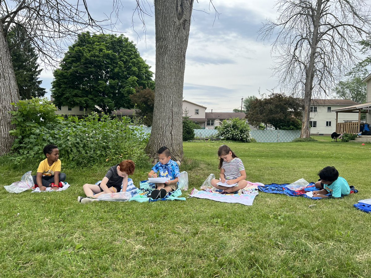 JRobinsonKinder's tweet photo. O=Outside Learning #ABCcelebration #EndOfYearFun We work hard wherever we go! #Kindergarten https://t.co/tpRz7tj08e