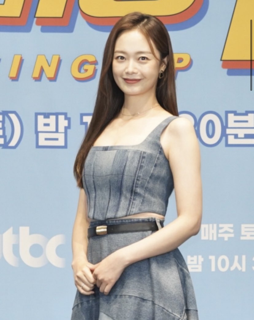 sjh_hyun's tweet photo. No one can touch Somin cause she has recognized by knetz as actress who is also good at variety🙊❤️

Yeah she is the icon of people who are both good at acting-entertainment🙊❤️

https://t.co/2KGjJ5UJsE

#SOMIN #JeonSomin #전소민   #チョンソミン #全昭旻 #จอนโซมิน  #런닝맨전소민 https://t.co/nl45NlzNM3