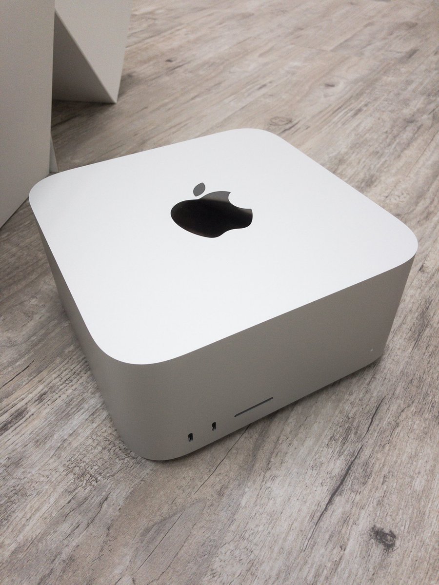 Ryuya_Takayama's tweet photo. やっときた!
M1 ULTRA 20core
#Mac_STUDIO https://t.co/a1ONpF13y0