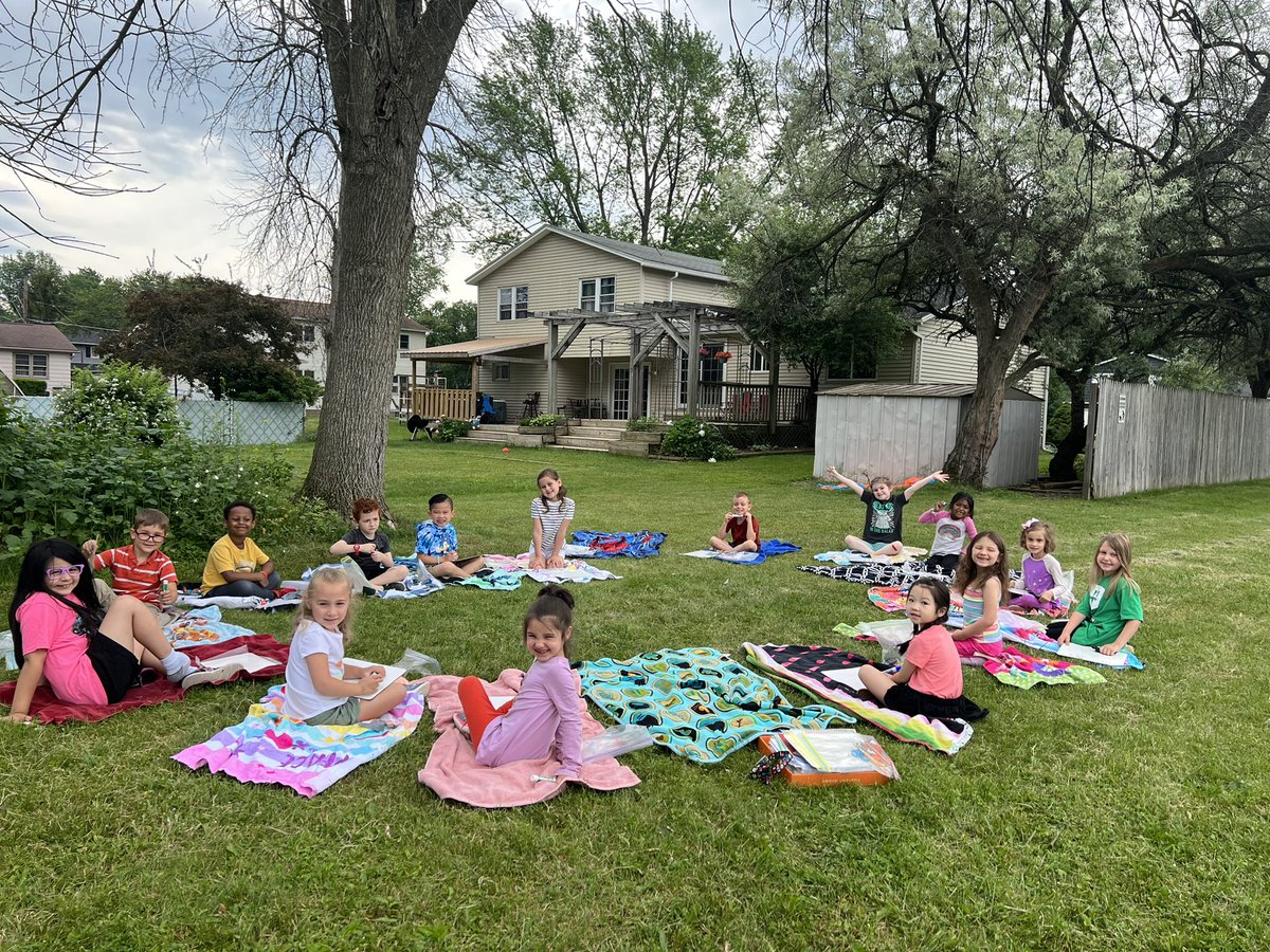 JRobinsonKinder's tweet photo. Working #Outside was a lot of fun! #KindergartenIsAmazing #ABCcelebration O=Outside Learning! https://t.co/mEbxA6DFzq