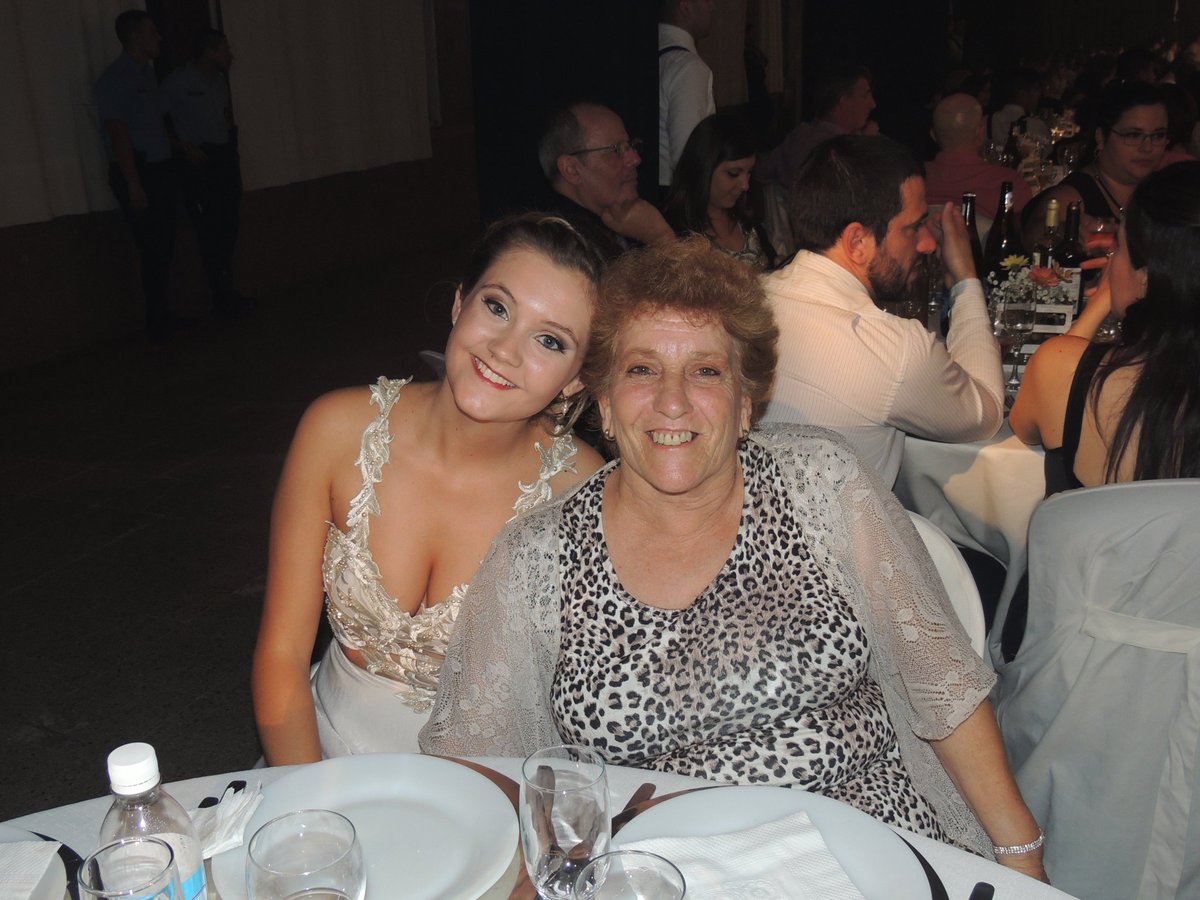 SPosadaz8's tweet photo. Hoy te extraño mas que ayer ✨ Mandame fuerzas y nunca dejes de cuidarme 🥺 https://t.co/hZPH4Ni3uM