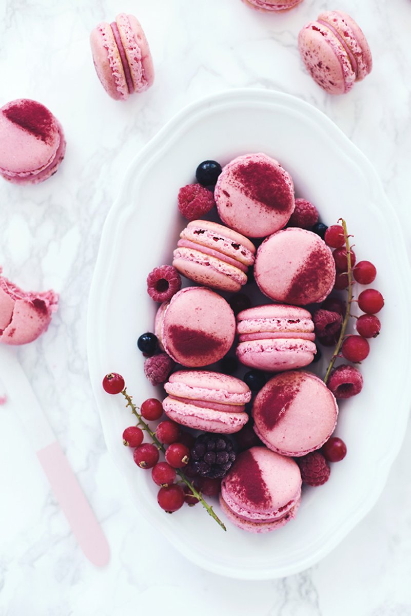 DreamyTechGirl's tweet image. White Chocolate Raspberry Macarons! recipe @ camillestyles.com/entertaining/p…