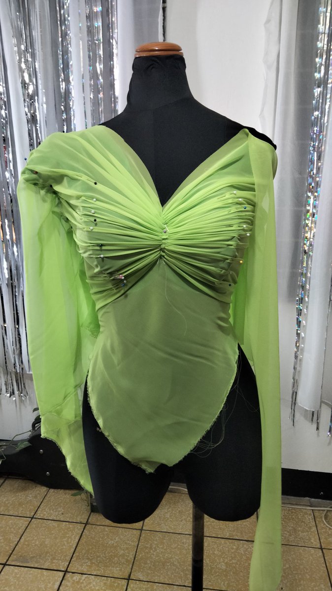 MicroestudioA's tweet photo. #proceso vestido verde bandera de fondo y transparencia en verde limón 🍋 para playa
#MaxAstorga https://t.co/lRlP1zhPdf
