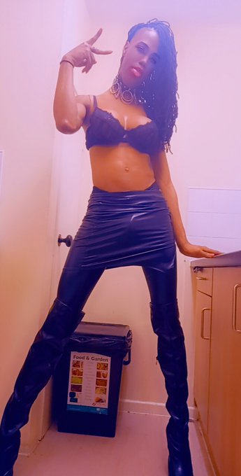 4 pic. Hey? https://t.co/G1l90TTxLk