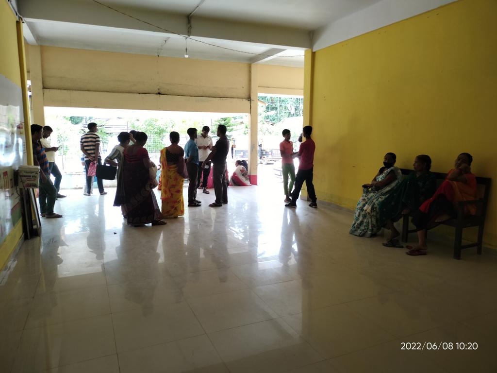 deb_saumen's tweet photo. Respected @dccachar @nhmcachar @CMOfficeAssam @himantabiswa @keshab_mahanta  Sir and Madam it's 10.25am n we are standing here at SMD Civil. Hosp. Silchar for Vaccination but still no staff is there and no one  inform us when they will come.

Plz do the needful.. Thank you https://t.co/B5ORMcTFuO