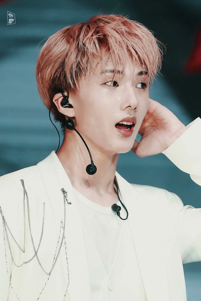 closed; park jisung hourly tweet media