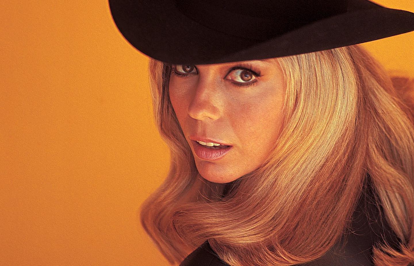 Happy birthday to Nancy Sinatra 
(June 8, 1940). 