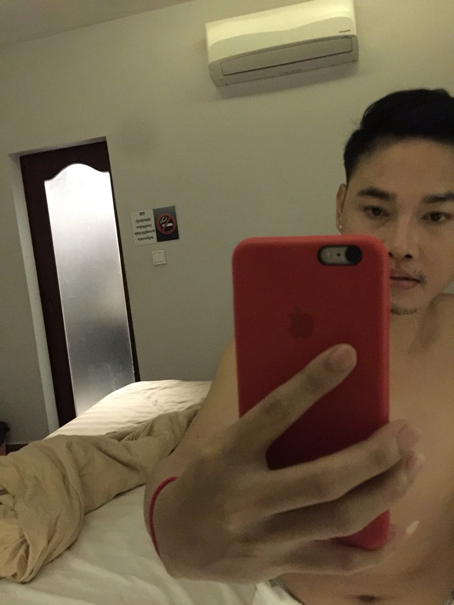 win06320101's tweet photo. តោះឣ្នកនៅផ្លូ2004 https://t.co/EjKmkeP7km