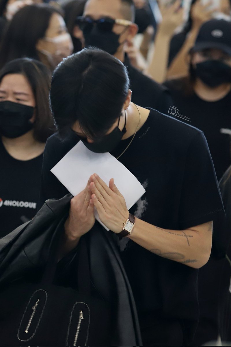 Punnpasu's tweet photo. ใจหาย ไม่รู้เมื่อไหร่จะได้เจอกันอีก 😭
#SafeFlightOurMarkTuan
#MarkTuan
#MARK https://t.co/C4j1m5pciB