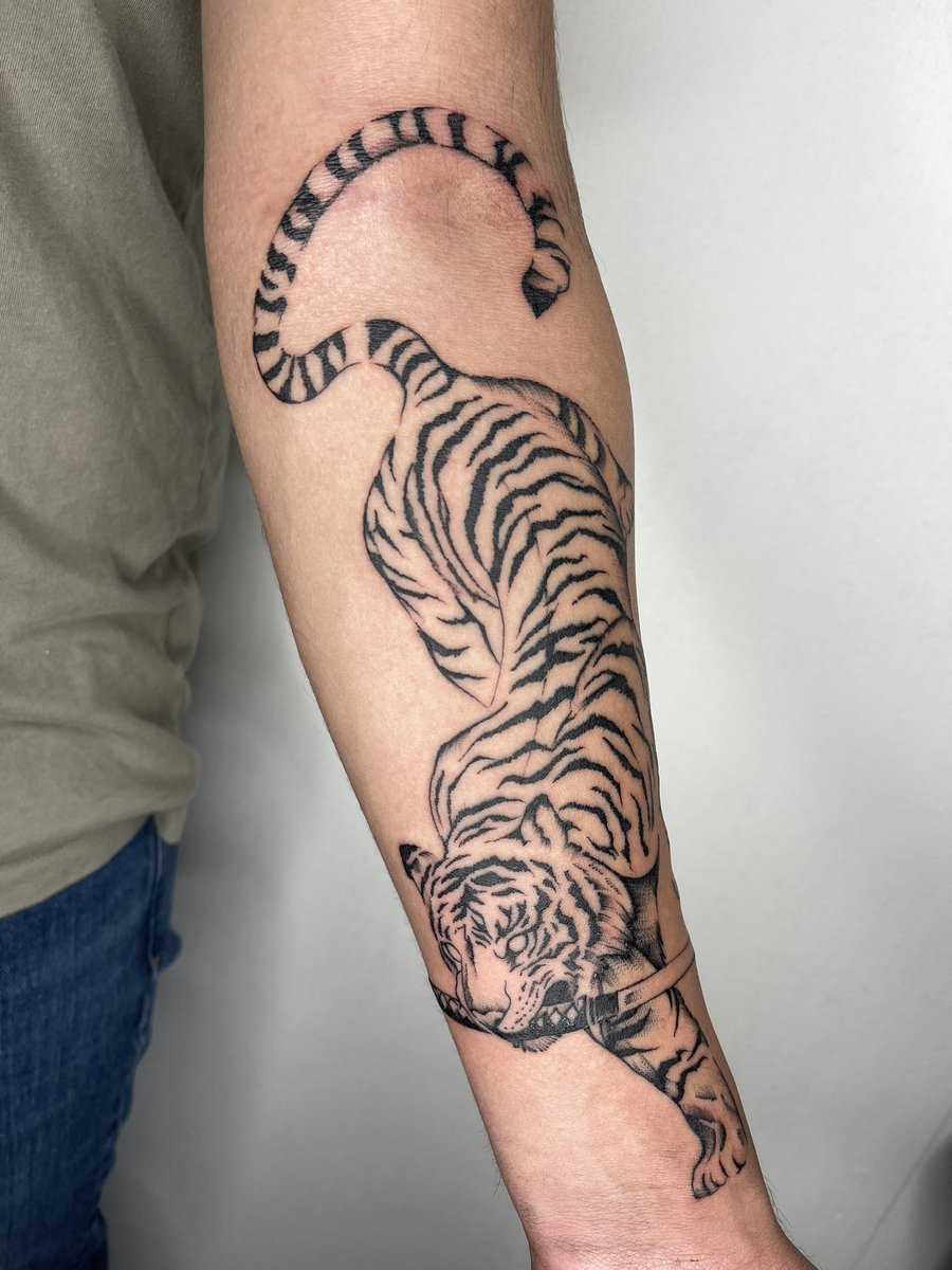 gaytattooartist's tweet photo. here are some tatts i did after battling my horrendous ✨stomach flu✨ https://t.co/SpVlP7bX8S