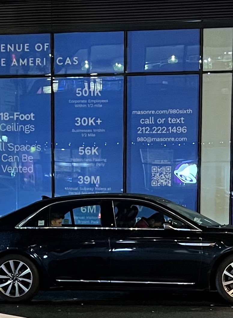 KalmanEric's tweet image. Gabrielle is convinced that we were passed on the street (36th near Keens Steakhouse) by @ColinJost as he went to get into a car with a driver.