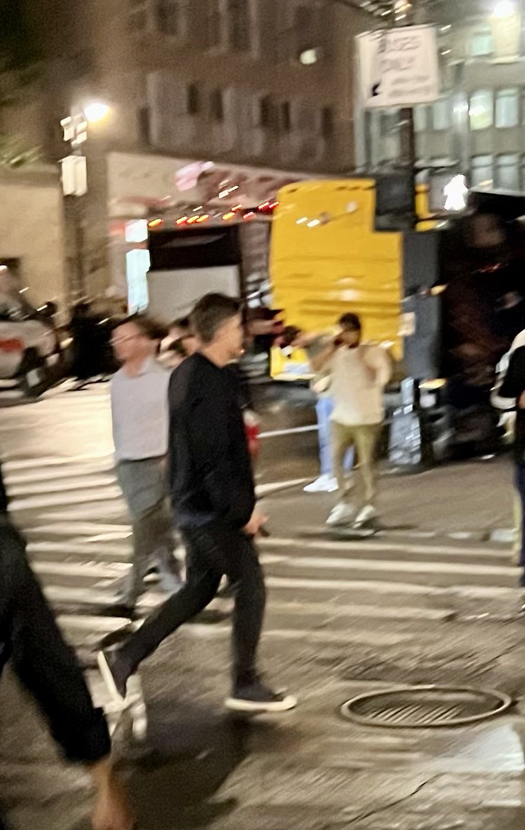 KalmanEric's tweet image. Gabrielle is convinced that we were passed on the street (36th near Keens Steakhouse) by @ColinJost as he went to get into a car with a driver.