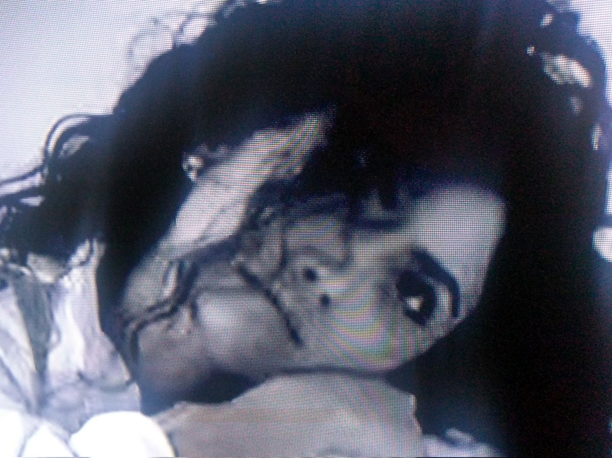 kelvinbooyah's tweet photo. Uma dúvida cruel de fã que tenho até hoje. É inna que aparece nos frames entre 2:40 e 2:49 do videoclipe Slow Motion da Play &amp; Win? É o cabelo dela, olho dela, formato de rosto. Pra mim é ela, mas nunca ficou comprovado. IS THIS INNA OR AM I CRAZY? https://t.co/iQUzIaOlRU