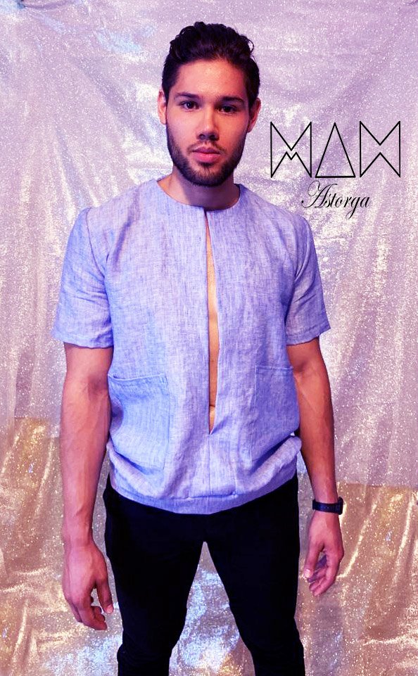 MicroestudioA's tweet photo. La camisa de lino azul sin botones por
#MaxAstorga
#design
#Guadalajara
#Mexico
#moda
#fashionstyle
#prendasdevestir
#lino ideal para el
#coronacapital2022
#calortapatio https://t.co/Kc5GrBXUIx