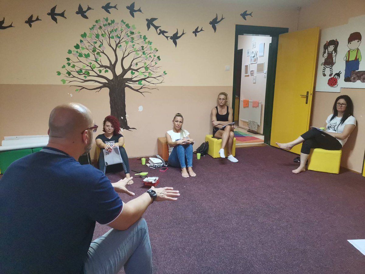 borko_kikic's tweet photo. Ovaj ćelavi, to sam ja. Mudrujem mamama o tipovima ličnosti tako da bolje shvate sebe i svoju djecu
#pcm #PCMworks #processcommunicationmodel https://t.co/Qoj1MapoEm