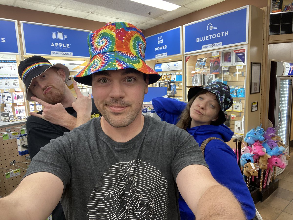 We have resorted to 11pm post chase hat modeling at a random Colorado Loves #DevolvingDevolvingDevolving  <a href="/MesoMax919/">Max Olson</a> <a href="/TaraWhichello/">Tara Whichello</a>