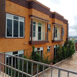 MweneKabarira's tweet image. Umuntu ambajije ngo "Kuki dossier imaze IMINSI 30 itaragezwa mu bushinjacyaha?" nti "Baracyakora "UBUTASI RUKURIKIRAFARANGA muri gahunda #ZEROTOLERANCE. Bahisemo korohereza ba Ministers ku cyaha cya Ruswa nabyo, politiki ni umubare, bazawudusobanurire #EXPLICITER nk'abanyarwanda"