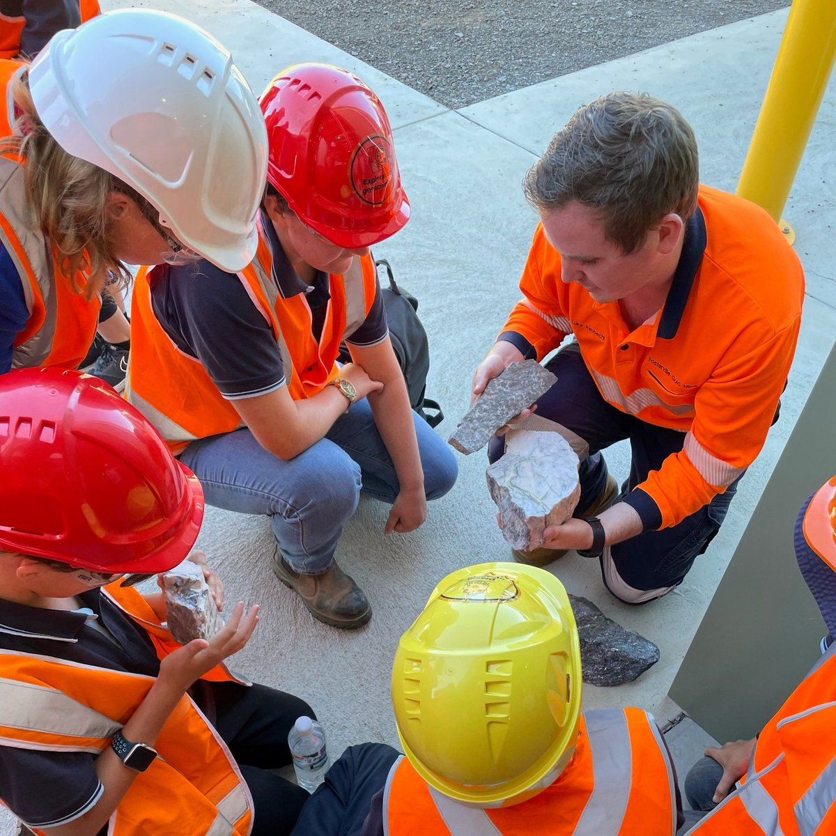 ausgoldindustry's tweet photo. GOLDEN TOUR | #Students were inspired by a #career in #gold after visiting @agnicoeagle's Fosterville gold mine last month, connecting with workers &amp; learning about the diverse opportunities available in the industry.

#goldmining #heartofgold #education https://t.co/kcCRGmOzxv