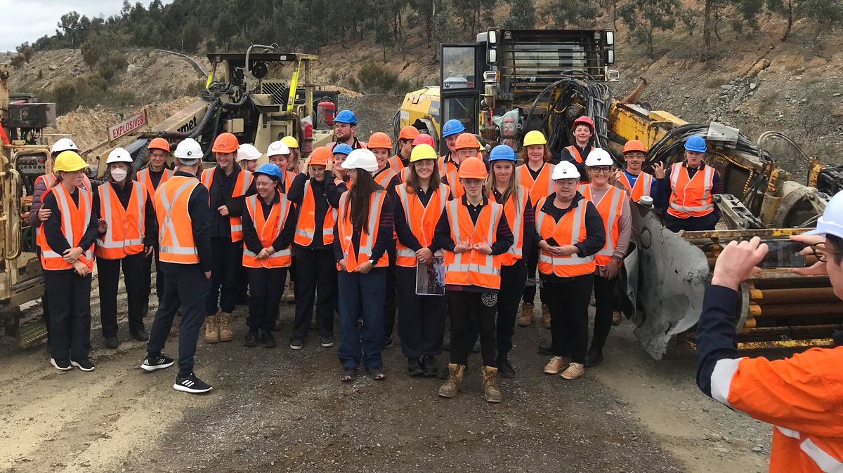 ausgoldindustry's tweet photo. GOLDEN TOUR | #Students were inspired by a #career in #gold after visiting @agnicoeagle's Fosterville gold mine last month, connecting with workers &amp; learning about the diverse opportunities available in the industry.

#goldmining #heartofgold #education https://t.co/kcCRGmOzxv