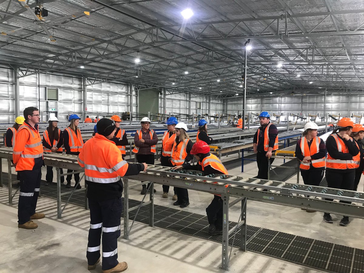 ausgoldindustry's tweet photo. GOLDEN TOUR | #Students were inspired by a #career in #gold after visiting @agnicoeagle's Fosterville gold mine last month, connecting with workers &amp; learning about the diverse opportunities available in the industry.

#goldmining #heartofgold #education https://t.co/kcCRGmOzxv