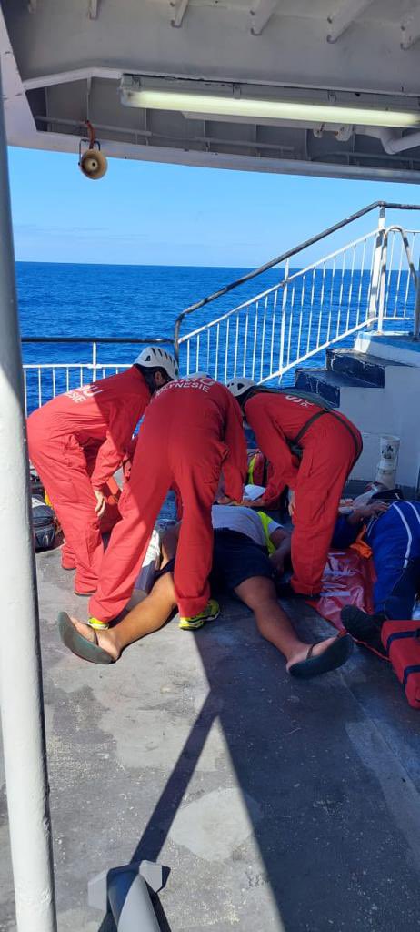 Romybertmoorea's tweet photo. Exercice maritime SMGA-ANED incendie à bord du Tuhaa Pae IV au large, perte de propulsion, bateau en derive, feu non maîtrisé, activation plan orsec et mise en oeuvre SAMU des moyens de communication et d’evacuation des 4 UA et 6 UR #samudepolynesie #jrcc #comsup @SUdF_Officiel https://t.co/cnJv6ALmko