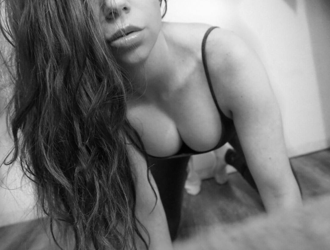 ApvJulie's tweet photo. My mouth skills aren't bad. Just saying #naughty #wet https://t.co/3DCAH4XBNG