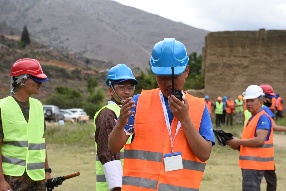 WFP_Bhutan's tweet photo. Happening now: A disaster simex using drones. Participants are divided in 3 teams -Pilot, Analysis & Authority. Pilot uses drones to find markers & communicates location to Analysis which then communicates to Authority on standby for retrieval.
@WFP_Nepal
#WFPdrones https://t.co/RDcqyHqx1b