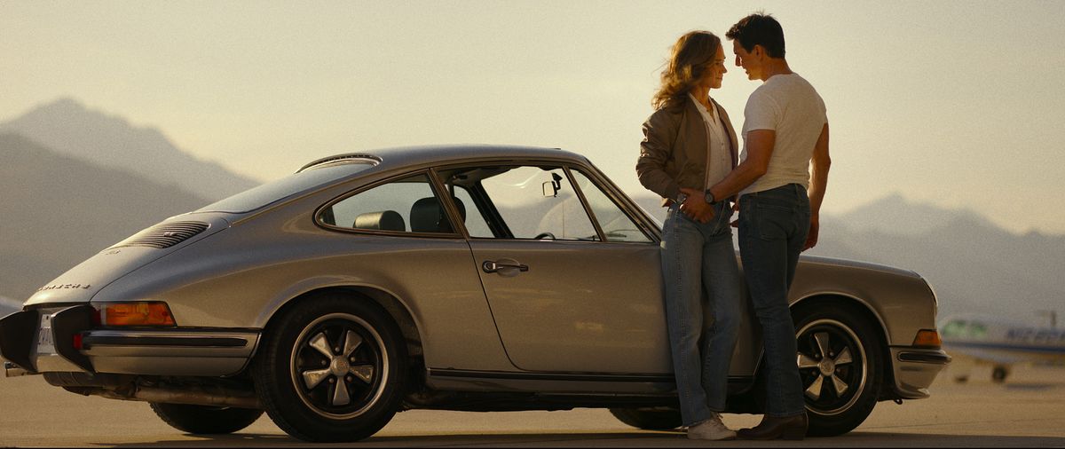 RoadStr_app's tweet image. Porsche returns to the movies, featuring a 1973 Porsche 911 S in the new Top Gun: Maverick.

The original Top Gun featured a '58 356 replica.

What's your favorite movie car? Tell us in the replies!