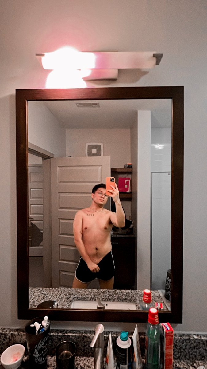 junjoshuaa's tweet photo. SUMMER DADBOD🥵 https://t.co/QxLuXmncm4