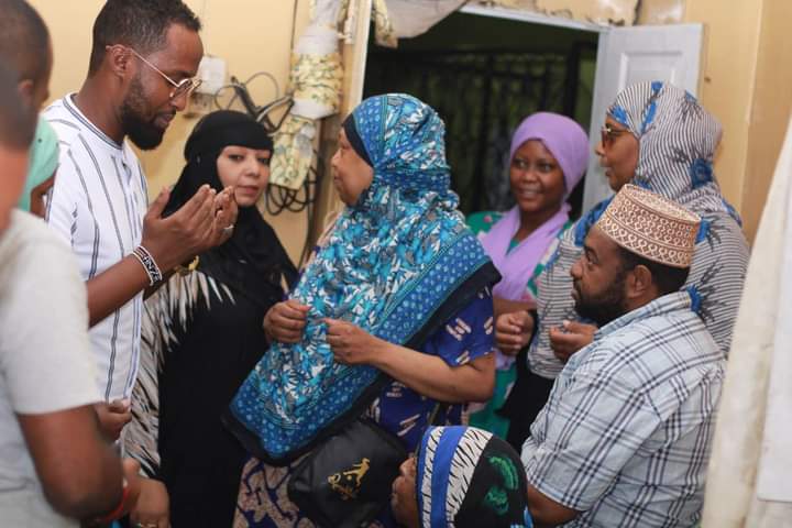 HonAbdirahman_'s tweet photo. I spent the last half of my day interacting with the residents of Makadara. 

My heartfelt appreciation for the warm reception and  immense love.

 I heard you loud and clear, I shall deliver! 

Be on the watchout, #AnzaFresh will probably knock on your door next…. https://t.co/IvmFeZM7os