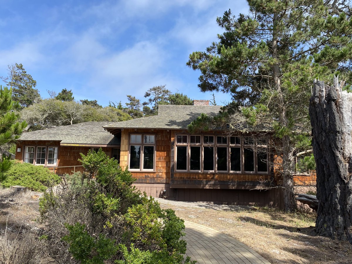 EcoEvoGal's tweet photo. Had THE MOST productive 1st day of a conference in the history of conferencing &amp; it felt like lightening.  

Also, the sorting hat placed me in the right house. 1/2 #PEQG22 #GSA #StuckUps #WomenofAsilomar #Leadership #BabysCabin https://t.co/2HxQg8Ngd7
