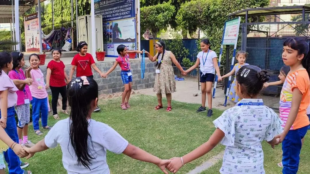 DCMPresidency's tweet photo. Glimpses of #Sunshine #Summer #Camp -DCM Presidency School
#ChefsCorner #FirelessCooking #BuddingJournalists #Journalism #VedicMath #Mathematices #Fun #STEM #FunwithScience #LaughterYoga #fitness https://t.co/XoSnIlcFir