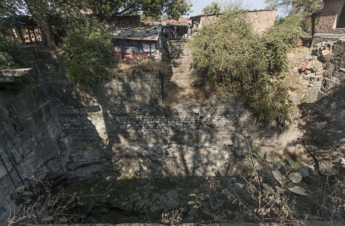 kamlesm's tweet photo. @vmistweet people reside all around this #water Tank we call it Kund कुण्ड , structure used to store water, could it be a #stepwell or such to conserve water or Rain water harvesting structure? needs to be studied? @INTACHIndia 
Abhaykut, Chanderpur, Madhya Pradesh
image via @vmistweet https://t.co/VMcN1GY6GL