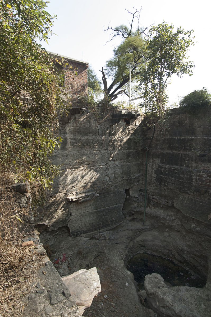kamlesm's tweet photo. @vmistweet people reside all around this #water Tank we call it Kund कुण्ड , structure used to store water, could it be a #stepwell or such to conserve water or Rain water harvesting structure? needs to be studied? @INTACHIndia 
Abhaykut, Chanderpur, Madhya Pradesh
image via @vmistweet https://t.co/VMcN1GY6GL