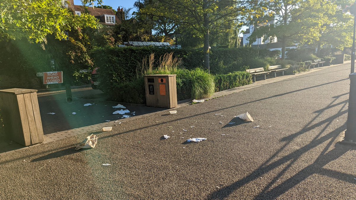 Axlot's tweet image. @LBRUTlovely Richmond Hill on Tuesday morning ....oh and Twickenham Riverside. Our beautiful borough!