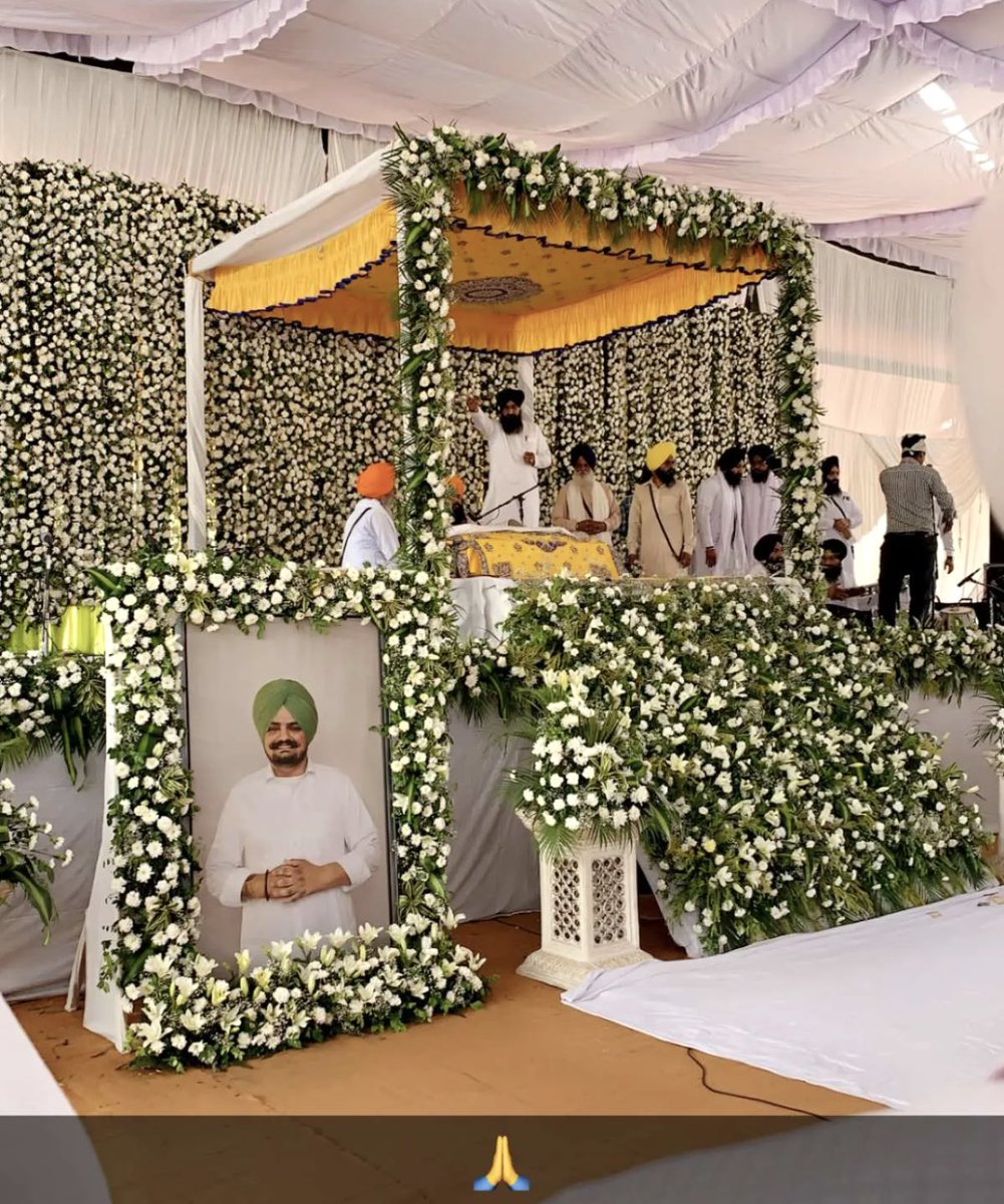 ਜੇਹਾ ਚੀਰੀ ਲਿਖਿਆ ਤੇਹਾ ਹੁਕਮੁ ਕਮਾਹਿ ॥
ਘਲੇ ਆਵਹਿ ਨਾਨਕਾ ਸਦੇ ਉਠੀ ਜਾਹਿ ॥੧॥

ਸਾਡੇ ਦਿਲਾਂ ਚ ਹਮੇਸ਼ਾ ਜਿਓੰਦਾ ਰਹੇਗਾ ਯਾਰਾ 💔🥺
ਸ਼ੁਬਦੀਪ ਸਿੰਘ ਸਿੱਧੂ 🕊  
#sidhumoosewala #justicesidhumoosewala