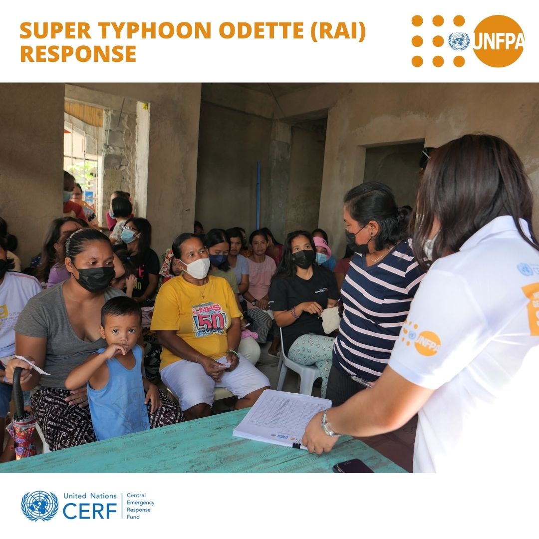 UNFPAph's tweet photo. In emergencies, over 20% of displaced women experience sexual violence - and many lose access to #SRH services, incl contraception. Thanks @UNCERF &amp; your support,UNFPA provided #dignitykits w/solar lamps &amp; radios so they are better protected even w/ limited access to electricity. https://t.co/kK5gdX9maa