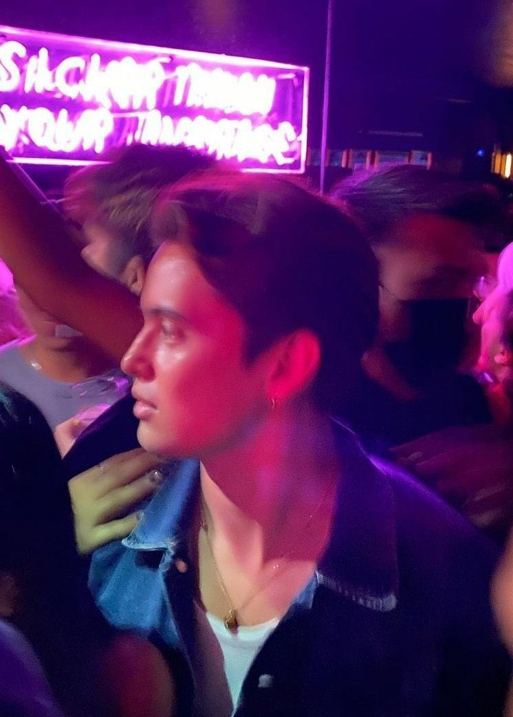 livelikepotter's tweet photo. even the photo is blurry, james reid be lookin’ so fine tho 🥵 https://t.co/RmoSkfo7Q3