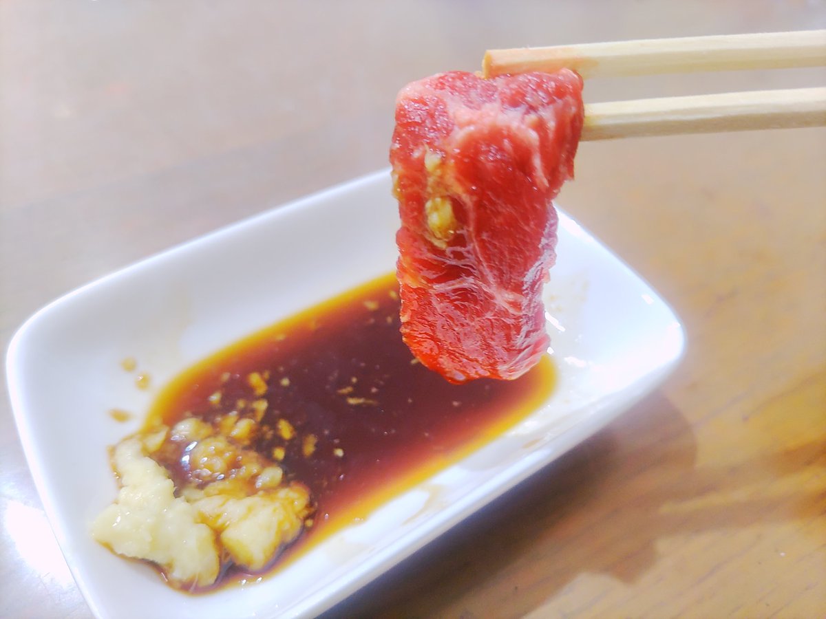 ztajhfO89QnVWrw's tweet photo. 今日、オホーツク海沖産ミンククジラ肉の最高級部位｢尾の身｣を仕入れちゃいました。これは希少ですよ。😍 https://t.co/zjLtrDsKAY