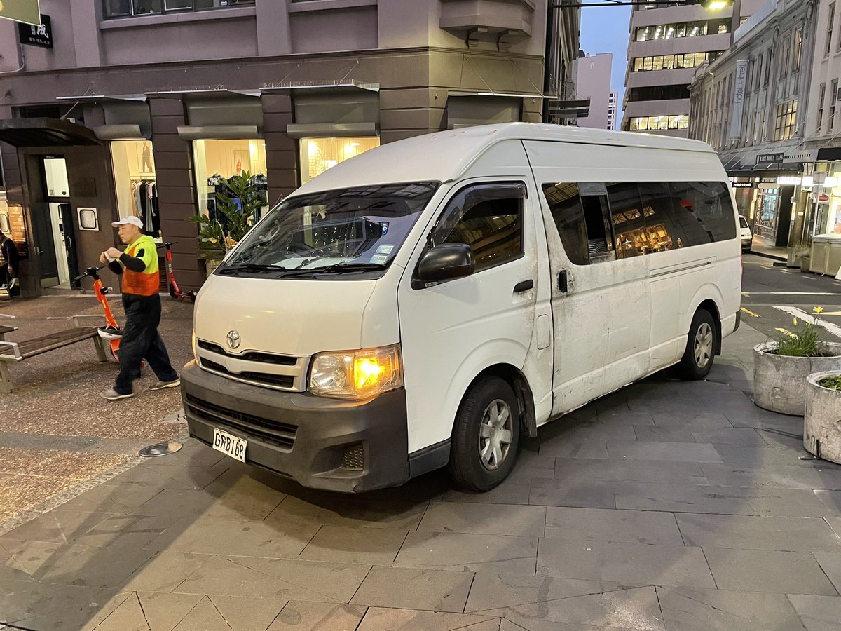 Please reinstate the planters on the Vulcan Lane - High Street intersection to stop vehicles driving in at high speed or driving in at all - they were previously spaced out across here <a href="/AklCouncil/">Auckland Council</a> <a href="/GraemeGun/">Graeme Gunthorp 🧭</a> <a href="/AklTransport/">Auckland Transport</a>