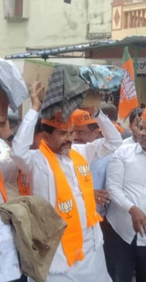 RRForMP's tweet photo. ತನ್ನ ಪರಿಶಿಷ್ಟ ಜಾತಿ ಮೋರ್ಚಾದಿಂದ ಚಡ್ಡಿ ಹೊರಿಸಿ ಈಗಲೂ ಆರ್ ಎಸ್ ಎಸ್ ನ ಮನುವಾದಿ ಸಂಸ್ಕೃತಿಯನ್ನು ಚಾಲ್ತಿಯಲ್ಲಿಟ್ಟಿರುವ ಬಿಜೆಪಿ.
#AryanRSS
#ರಕ್ಷಾರಾಮಯ್ಯ
#RakshaRamaiah
#RRForChikkaballapura
#Congress
#Bengaluru
#Karnataka https://t.co/iBJ0UTiDKO