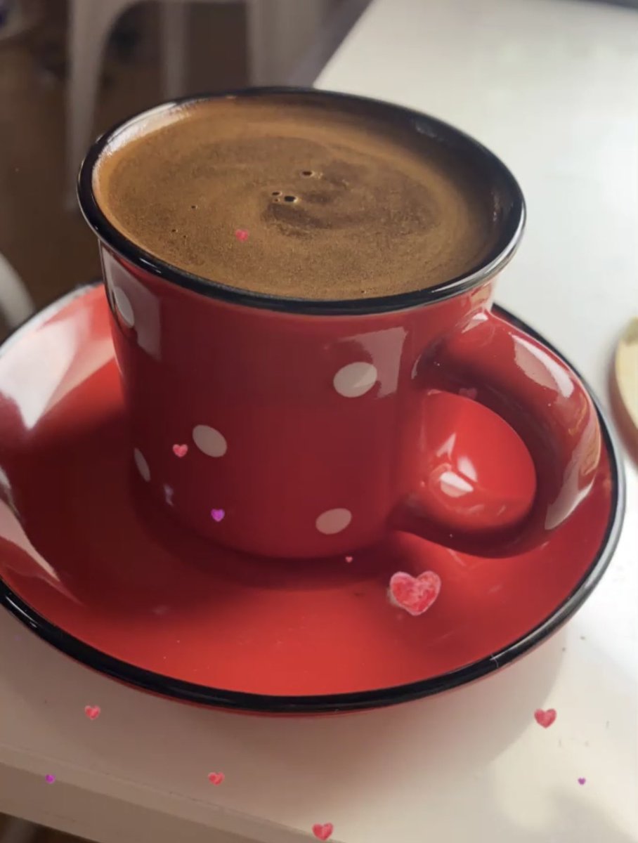 هناك سعادات مُخبأة في دفء الشمس وفي كوُب قهوُة وفي إبتسآمة عابِرة أو كلمة حُلوُة كُن إحداها  
اصنع فرحةً كُن صُبحاً جميلاً ❤️

 #صباح_الخير 
 #رساله_اليوم